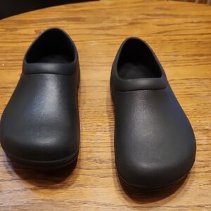 Black Slip-On Clogs Size M8 W10